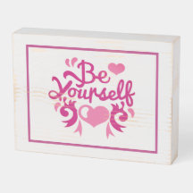 Pink sei selbst mit rosa Herzen.