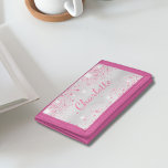 Pink silber Glitzer Staubmonogramm Tri-fold Geldbeutel<br><div class="desc">Ein stilvolles Imitat silbermetallisch anmutender Hintergrund. Mit rosa Imitaten dekoriert,  Glitzer Staub. Personalisieren Sie Ihren Namen und fügen Sie ihn hinzu. Der Name wird mit einem handgeschriebenen Stilskript geschrieben.</div>