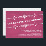 Pink Slanted Chalkboard Feiertag einladen Einladung<br><div class="desc">Elegante und stilvolle Slanted Chalkboard Holiday Party Einladung in Fuchsia mit einem kunstvollen Deko-Rahmen und einem trendigen Chalkboard-Look Hintergrund. Diese schicke Einladung eignet sich ideal, um Freunde für Ihren Urlaub zu begeistern! Einfach anpassen, fügen Sie einfach Ihre Party-Details in den Textfeldern zur Verfügung. Klicken Sie auf "Anpassen", um weitere Personalisierungsoptionen...</div>
