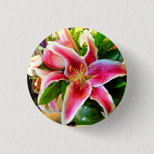 Pink Stargazer Lily Button (Vorderseite)