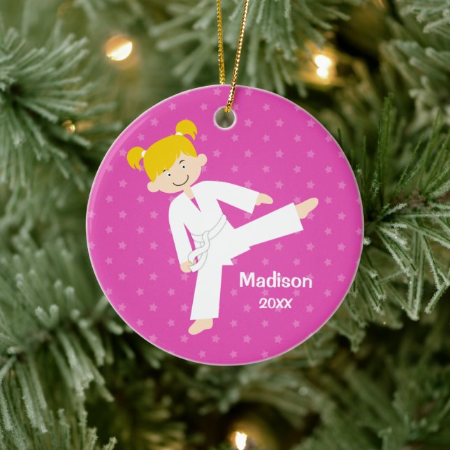 Pink Stars Taekwondo Blonde Girl Personalisiert Keramikornament (Baum)
