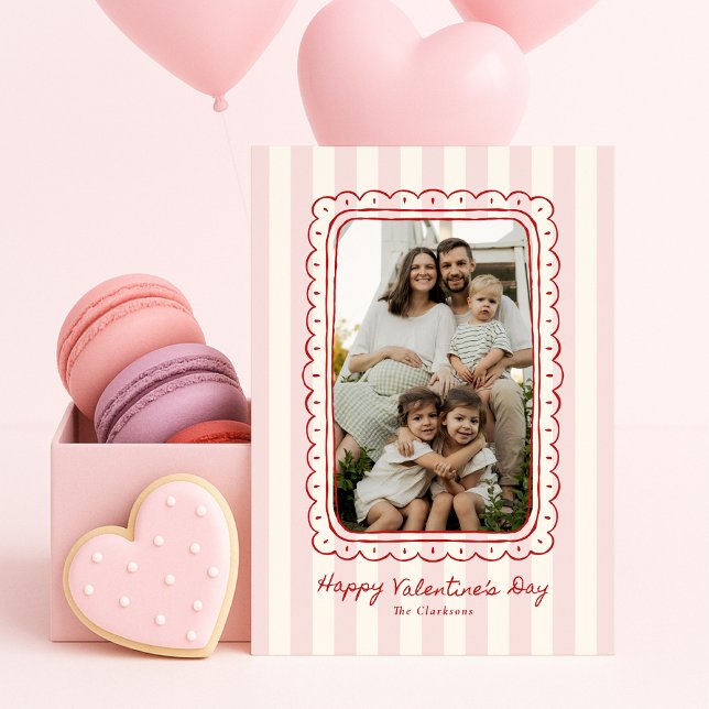 Pink Striped Scalloped Frame Valentine’s Day card Einladung (Von Creator hochgeladen)