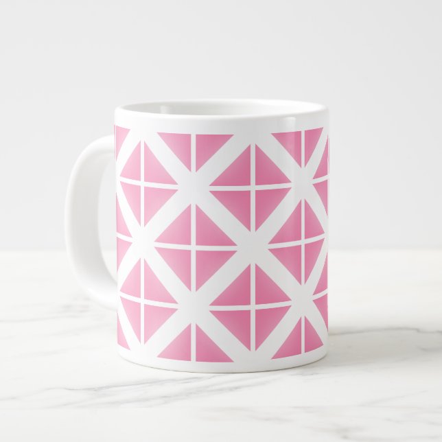 Pink Trendy Triangle Pattern Jumbo-Tasse (Vorderseite Links)