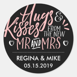 Pink und Black Hugs und Kisses von New Mr. und Mrs Runder Aufkleber