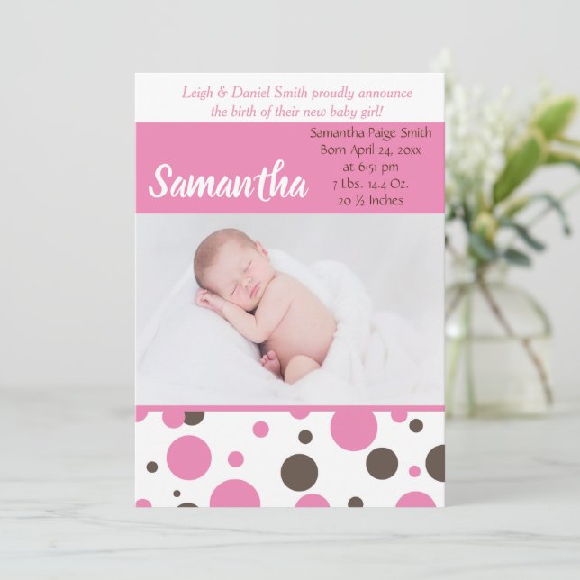 Pink und Brown Polka Dots | Baby Girl Foto Birth Ankündigung (Stehend Vorderseite)