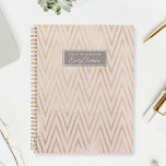 Pink und Gold Geometric Musterplaner Planer<br><div class="desc">Individuell gestaltetes Planerheft mit rosa und goldfarbenem Zickzack-geometrischem Muster.</div>