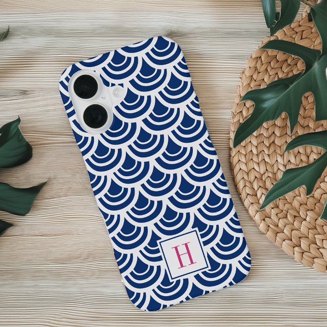 Pink und Navy-Fishscale-Schnittmuster iPhone 16 Hülle (Von Creator hochgeladen)