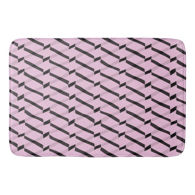 Pink und schwarz Geometrisches Muster Badematte (Vorderseite)