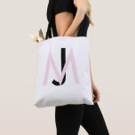 Pink und Schwarz Monogramm Totbeutel<br><div class="desc">Zeitgenössischer Schriftart. Einfach. Initiale. Monogramm. Modern. Tragetasche. Rosa und Schwarz.</div>