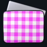 Pink und White Gingham Muster Laptopschutzhülle<br><div class="desc">Dunkelrosa, rosa und weiße Quadrate bilden einen fett karierten Büffel. Das rosa und weiße Gingham-Muster wurde digital von Grund auf entworfen. Das Weiß ist transparent, sodass Sie es ändern können, wenn Sie möchten. Klicken Sie einfach auf den Knopf "Anpassen" und wählen Sie dann in der Sidebar die Option "Printed Background...</div>