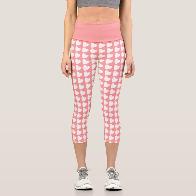 Pink und White Heart Pattern Girly Capri Leggings (Vorderseite)