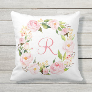 Pink Watercolor Floral Wreath Monogram Kissen Für Draußen