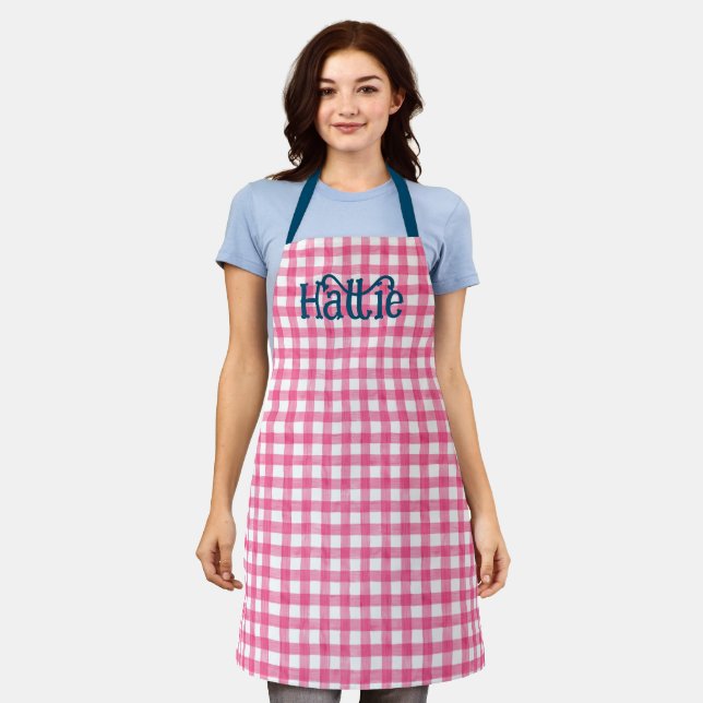 Pink Watercolor Gingham Personalisierte Schürze (Getragen)