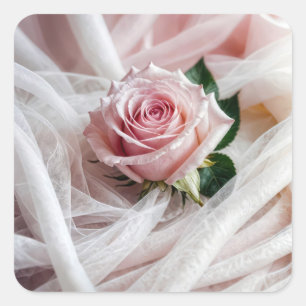 Pink Wedding Rose auf Tulle Quadratischer Aufkleber
