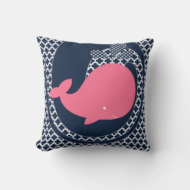 Pink Whale auf dem Navy Blue Throw Kissen (Vorderseite)