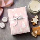 Pink White Christmas Pattern#6 ID1009 Geschenkpapier<br><div class="desc">Wenn Sie sich fragen, welche Farbkombinationen Sie für Ihre Weihnachtsdekoration und Geschenkartikel in diesem Jahr auswählen sollten, habe ich Sammlungen von aufeinander abgestimmten Mustern erstellt, um das Leben ein wenig leichter zu machen. Dieses auffällige Design umrissener Tannen im minimalistischen Stil ist hier in Weiß auf einem weichen, rot-rosa Hintergrund zu...</div>