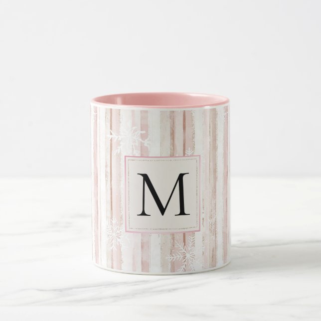 Pink White Snowflakes Stripes Monogram Tasse (Zentrum)