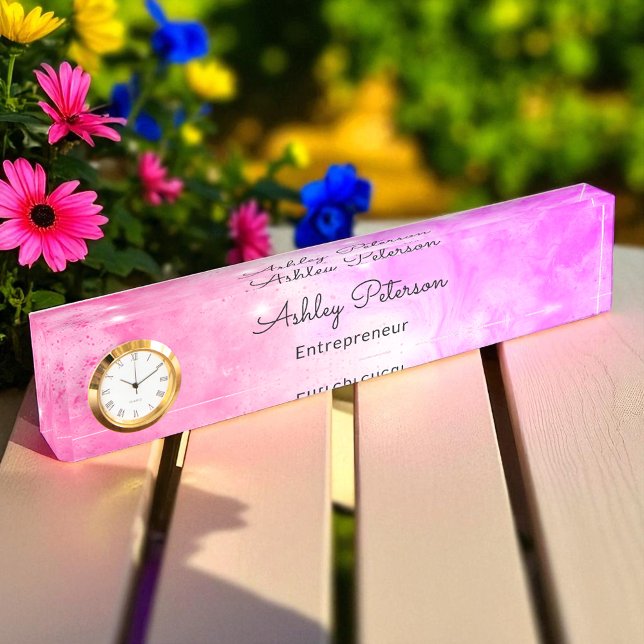 Pink White Teacher Fashion Blogger Namensplakette (Von Creator hochgeladen)