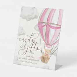 Pinkfarbene Karten und Geschenke Babydusche warten Sockelschild