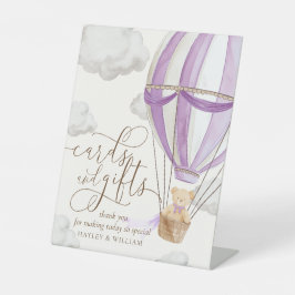 Pinkfarbene Karten und Geschenke Babydusche warten Sockelschild