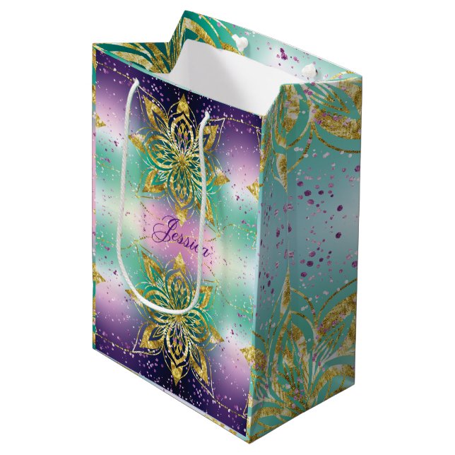 Pinkfarbene lila Ferien Schneeflocken Mittlere Geschenktüte (Vorderseite Schrägansicht)