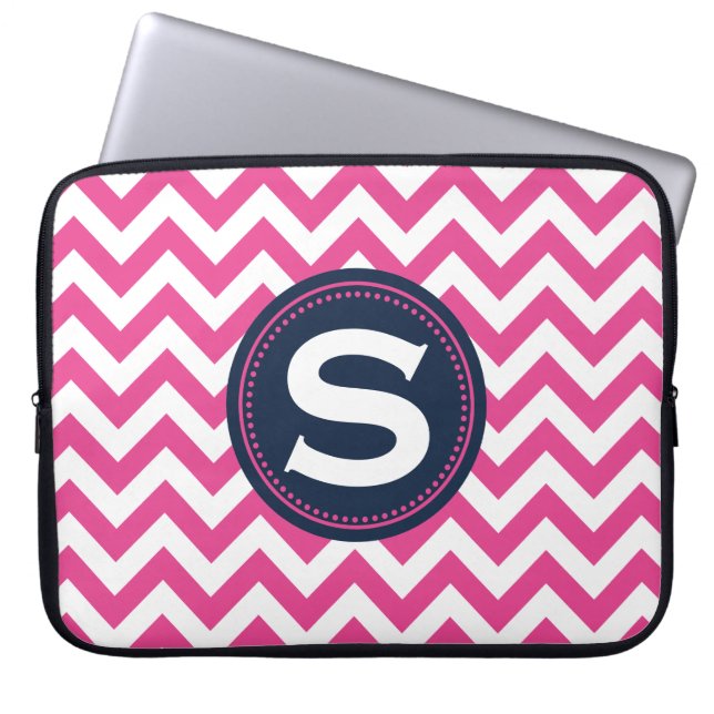 Pinkfarbenes weißes Monogramm-Zickzack Muster Laptopschutzhülle (Vorderseite)