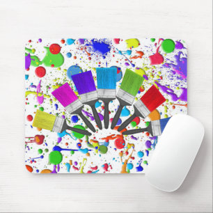 Pinsel mit Regenbogen auf Spritzern Mousepad