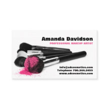 Pinsel mit rosafarbenem Pulver