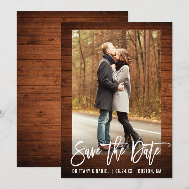 Pinsel Skript Rustic Wood Foto Save the Date Karte (Vorne/Hinten)