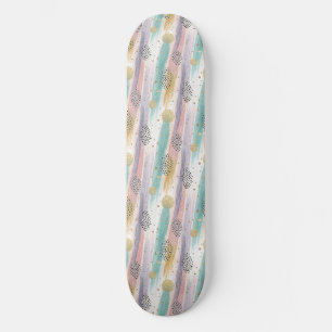 Pinselpinselstrich und geometrische Abstrakte Form Skateboard