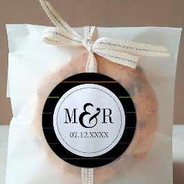 Pinstripe Rainbow auf Solid Black LGBT Wedding Runder Aufkleber