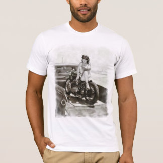 PINUP-GIRL AUF MOTORRAD. T-Shirt