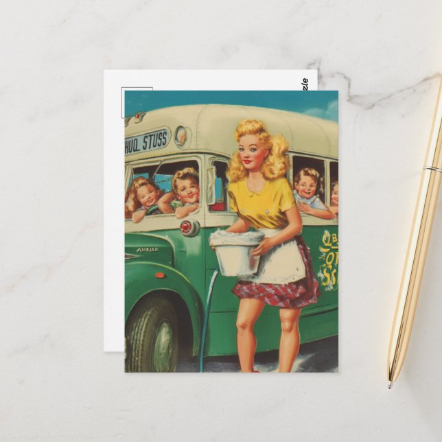 Pinup Retro Woman Washing a School Bus Postkarte (Vorderseite/Rückseite Beispiel)