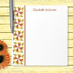 Pinwheel Quilt Block Border Note Pad Notizblock<br><div class="desc">Personalisieren Sie dieses niedliche Notizblock,  das mit einem Quilt-Rahmen im Pinwheel-Stil mit Ihrem Namen oder einem anderen Text gedruckt wird. Das Muster ist in Grüntöne,  Gelb und Rot. Großzügiger Schreibraum für alle Ihre Listen,  kleine Skizzen oder andere tägliche Notizen. Ein personalisiertes Geschenk für einen Quilting- oder Nähfreund.</div>
