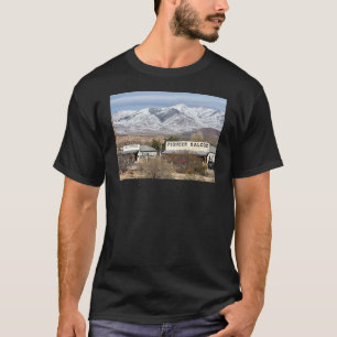 Pioneer Saloon mit Schnee - Unisex T - Shirt