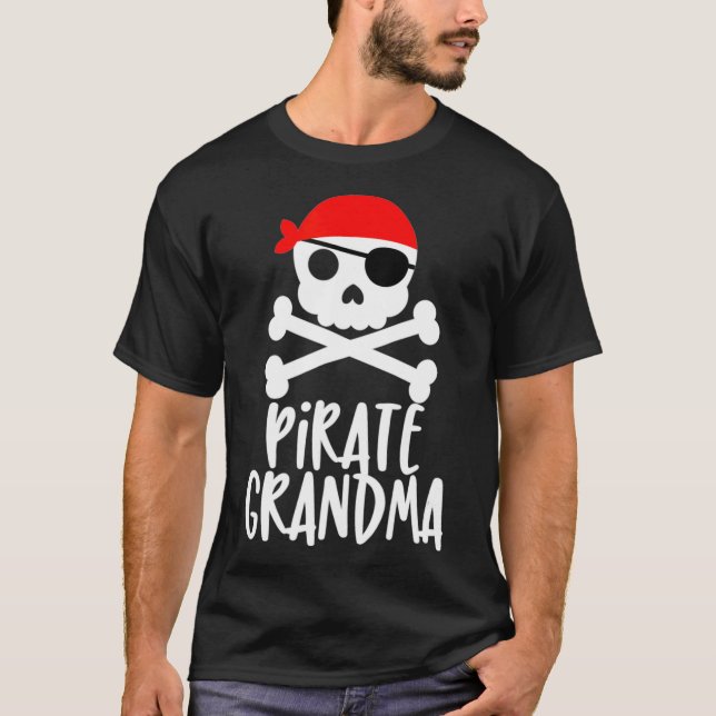 Pirate Grandma Skull und Crossbones Tshirt T-Shirt (Vorderseite)