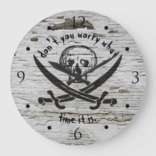 Pirate Skull Warning on Weathered Wood Große Wanduhr