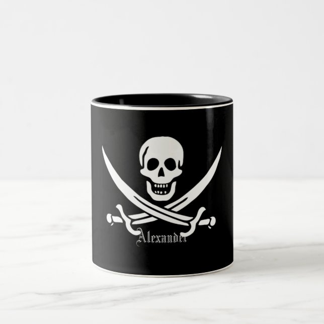 Piraten-Flaggen-Schädel und gekreuzte Zweifarbige Tasse (Mittel)