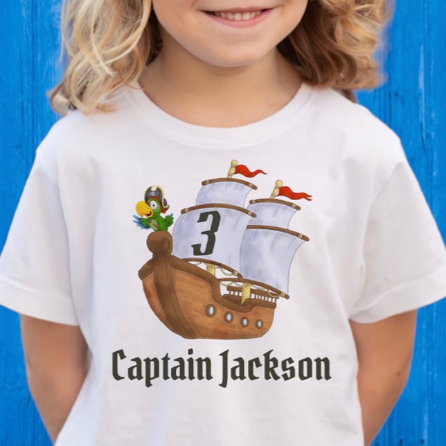 Piratenschiff Geburtsname & Alter Kleinkind T-shirt (pirate kids birthday shirt with year and name parrot pirate ship design with "captain" )