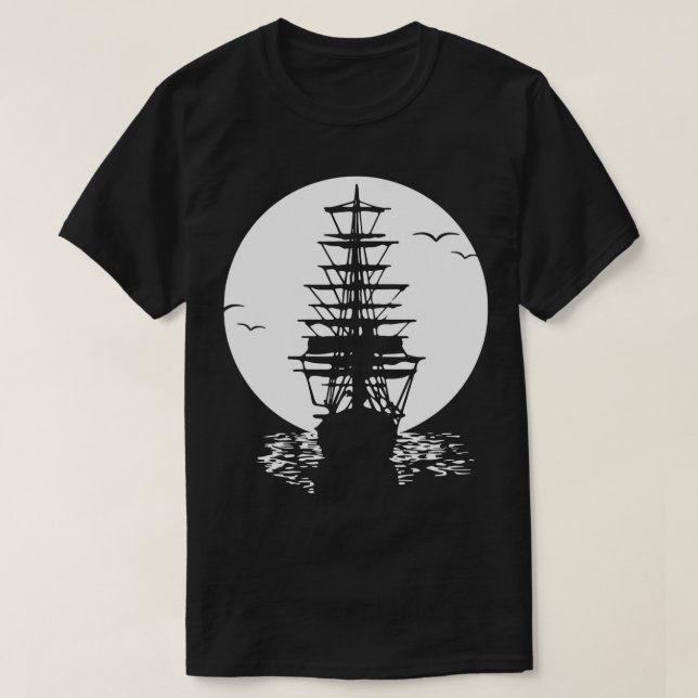 Piratenschiff im Sonnenuntergang T-Shirt (Design vorne)