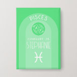 Pisces Custom Birthday Zodiac - Modernes Design Button<br><div class="desc">Personalisieren Sie diese Schaltfläche mit einem Geburtstag und Namen. Ein maßgeschneidertes Design mit dem Tierkreiszeichen - Pisces - plus Persönlichkeitsmerkmalen, Information und Konstellation. Personalisieren Sie diese Geburtstagskandle mit einem Geburtstag und Namen. Ein individuelles Geburtstagsdesign mit dem Tierkreiszeichen - Pisces - plus Persönlichkeitsmerkmalen, Informationen und Konstellation. Eine mystische hellgrüne und aquamarine...</div>