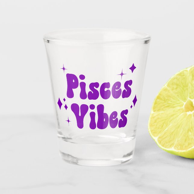 Pisces Vibes Zodiac Astrologie Lila Sterne Schnapsglas (Vorderseite)