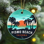 Pismo Beach California Retro Sunset Souvenirs 80er Keramik Ornament<br><div class="desc">Pismo Beach California Tropical Retro Sunset Design. Genießen Sie die Nostalgie des Pismo Beach mit unserem Vintagen Souvenir,  das speziell für Urlauber am Meer entworfen wurde. Dieses Design erinnert an eine vergangene Zeit und verkörpert die Ruhe und Schönheit der Bucht,  die als eine wunderbare Erinnerung Ihres Strandurlaubs dient.</div>
