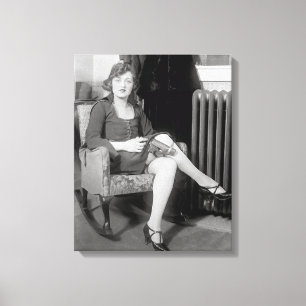 Pistole versteckt in Garter, 1922 Leinwanddruck