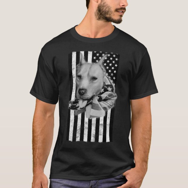 Pit Bull Dog auf amerikanischer Flagge T-Shirt (Vorderseite)