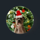 Pitbull Dog Christmas Tree Ornaments Snowman Button<br><div class="desc">Pitbull Hund Weihnachtsbaumschmuck Schneemann Doormat.Niedlich Pitbull Hund mit Weihnachtsbaumschmuck Schneemann im Hintergrund.</div>