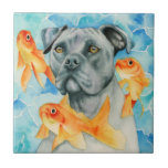Pitbull-Hund des Wächter-| und Goldfisch-Aquarell Fliese<br><div class="desc">Dieses ist eine Aquarellmalerei eines Pitbullhundes und der orange Goldfische,  die um ihn schwimmen. Ich benutzte Holbein und Daniel-Smith Watercolorfarben auf heißem gepresstem Papier der Bögen.</div>