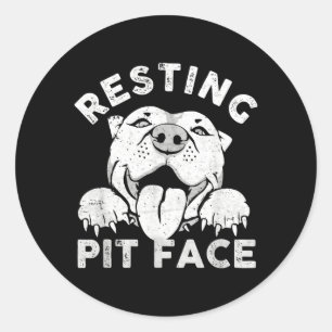 Pitbull-Hund ruht Pit-Gesicht sarkastischer Humor Runder Aufkleber