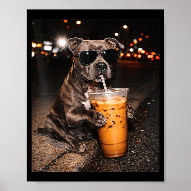Pitbull-Hund trinkt Eiskaffee mit Sonnenbrille Poster (Vorne)