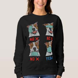 Pitbull in Gesichtsmaske soziale Distanzierung Qua Sweatshirt